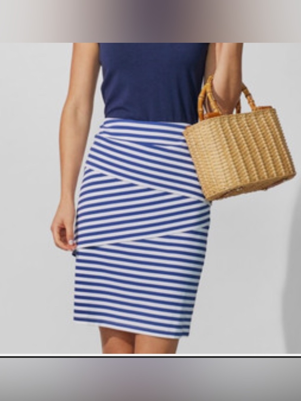 J. McLaughlin Nicola Skirt in Bangle Stripe Nautical Catalina Cloth.
XS